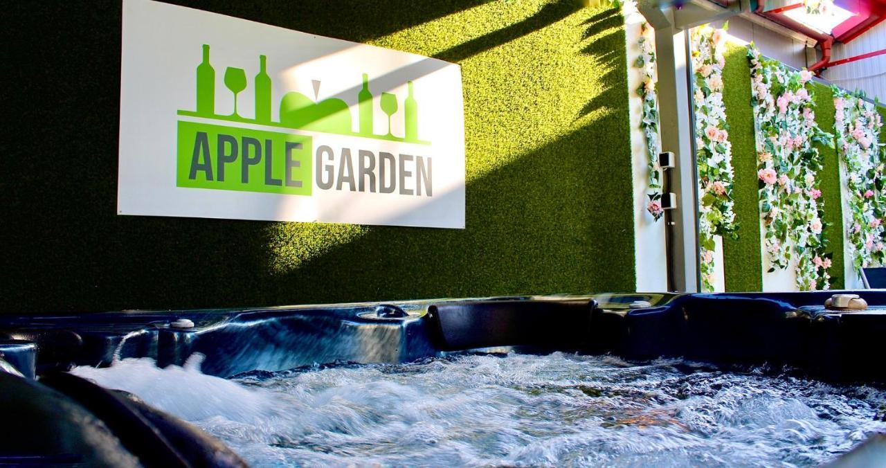 Applegarden Villa Debrecen Eksteriør bilde