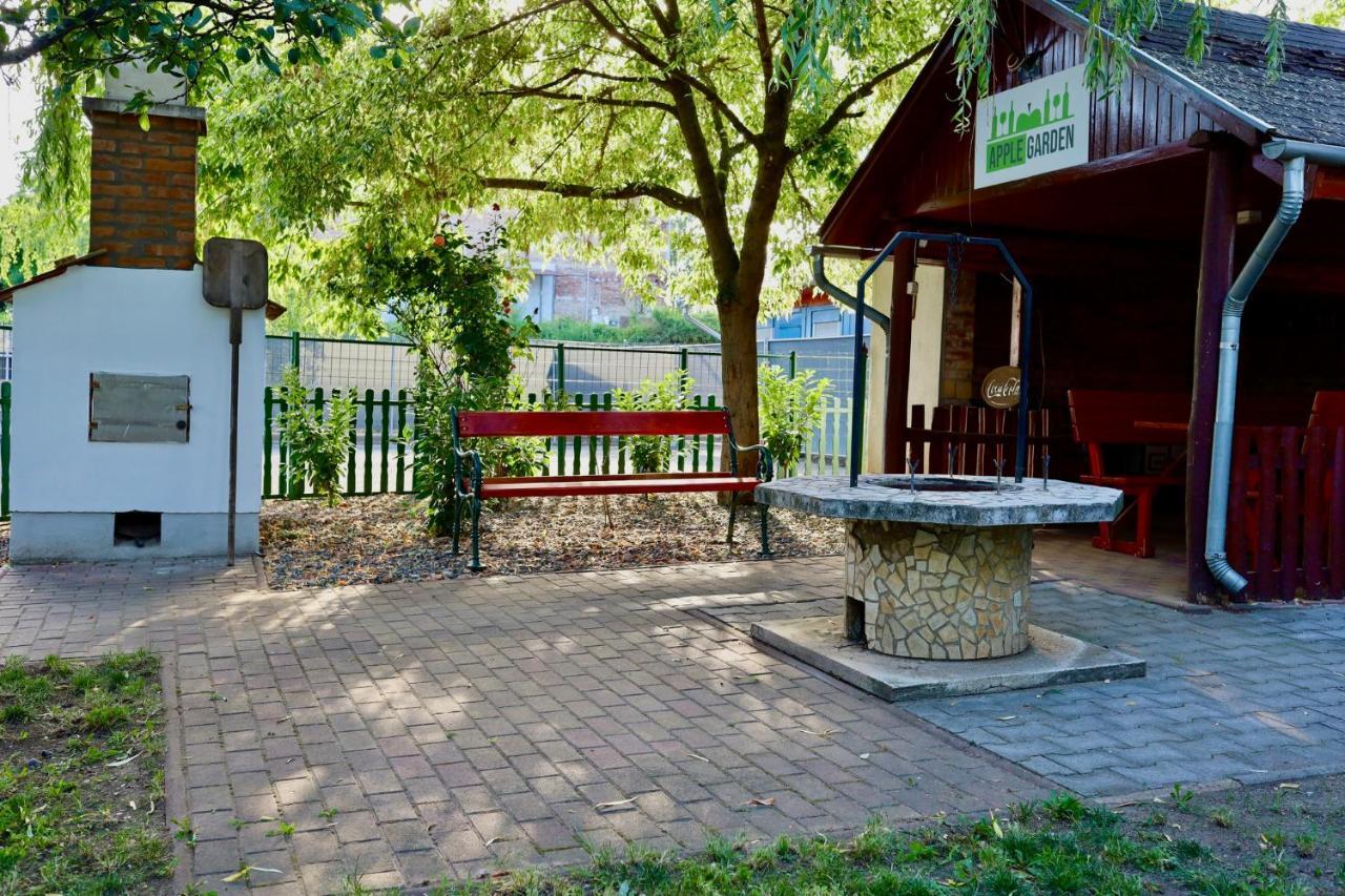 Applegarden Villa Debrecen Eksteriør bilde