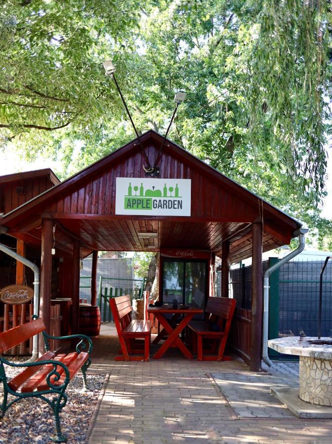 Applegarden Villa Debrecen Eksteriør bilde